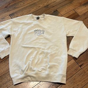 amazing condition nike crew neck